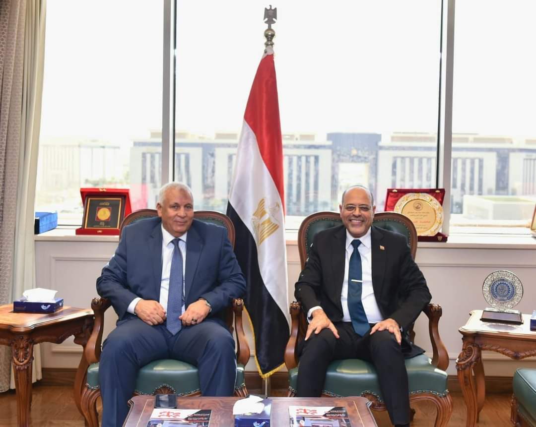 وزير العمل يبحث الزملوط نشر ثقافة ومبادئ السلامة والصحة المهنية فى مواقع العمل والانتاج