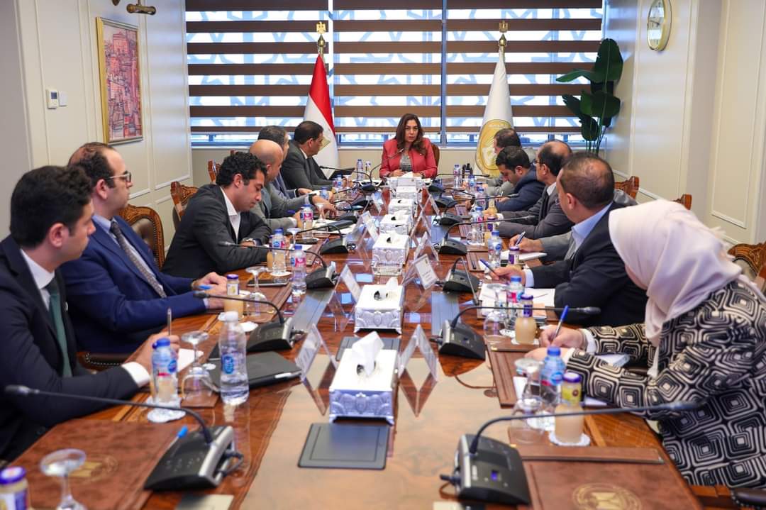 د.منال عوض : تبسيط وتيسير إجراءات تراخيص المحال