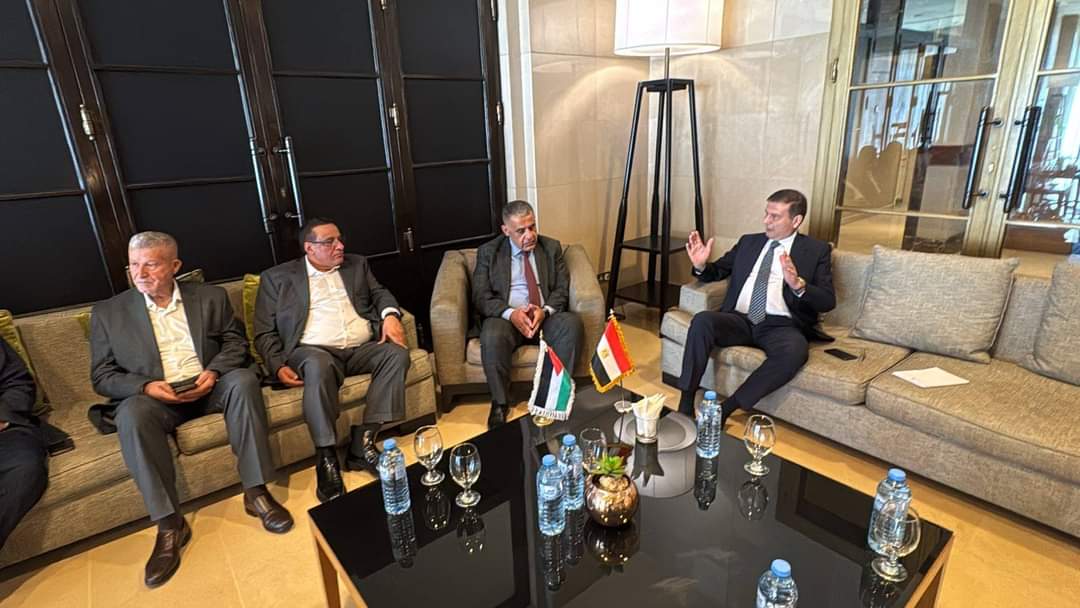وزير الزراعة يجتمع مع نقابة مصدرى الخضر والفواكه بالأردن