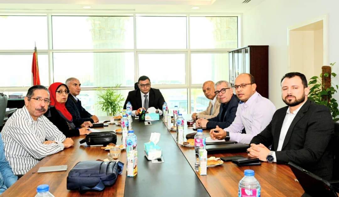 وزير الإسكان يتابع تنفيذ المشروعات التنموية المتنوعة بالساحل الشمالى الغربى