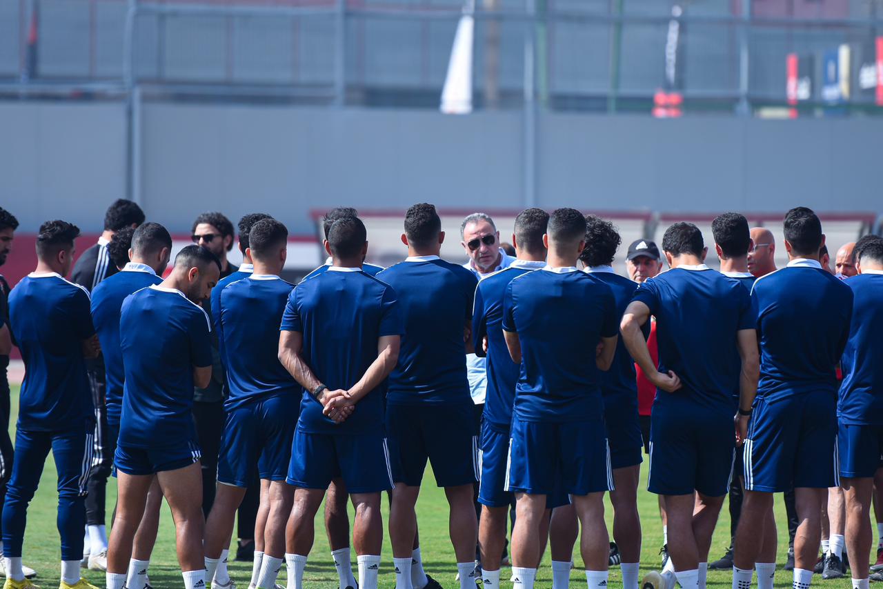 الخطيب يحفز لاعبى الأهلى قبل مواجهة العين الإماراتى