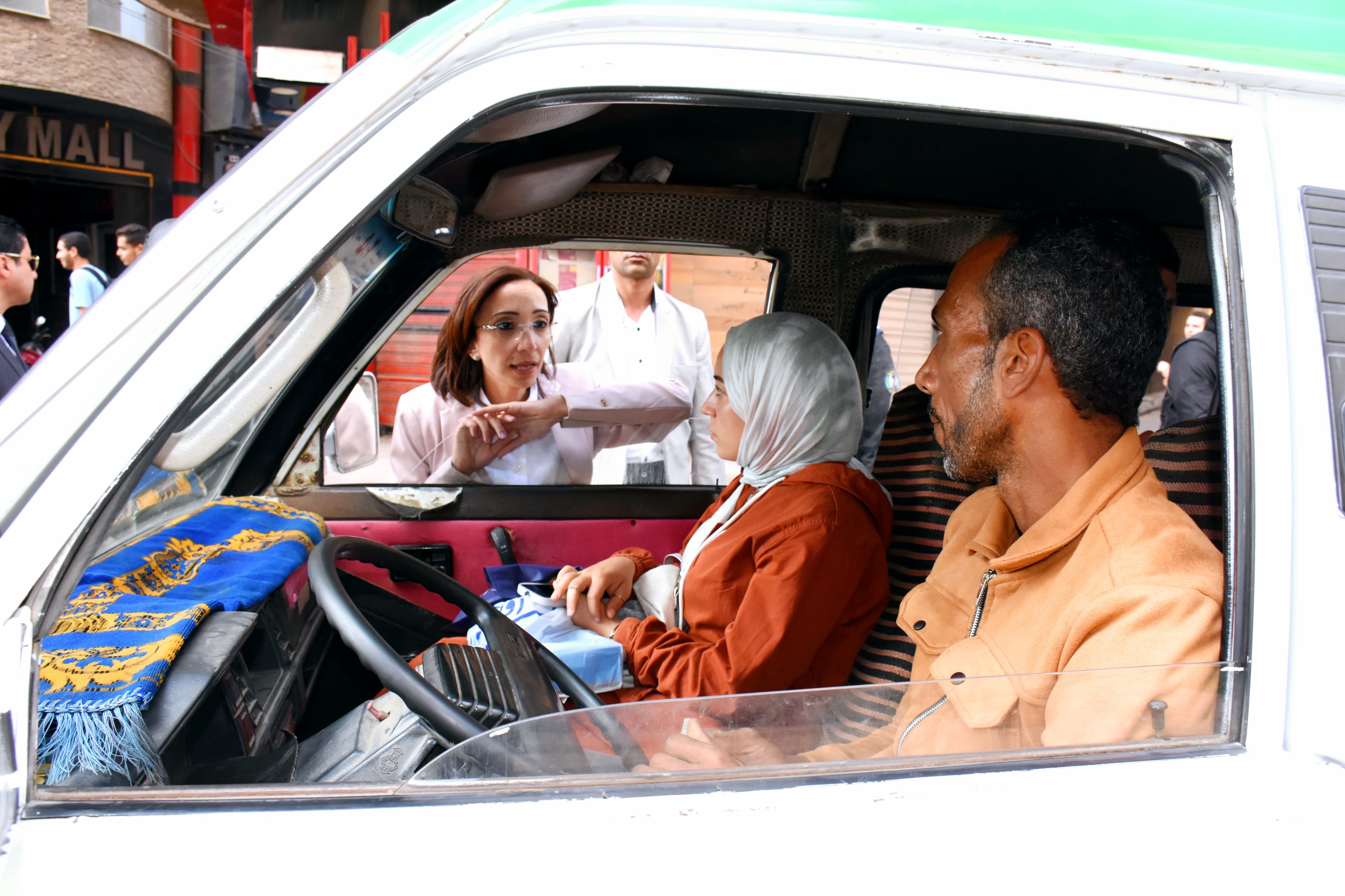 محافظ البحيرة تتابع إلتزام سائقى دمنهور بتطبيق التعريفة الجديدة