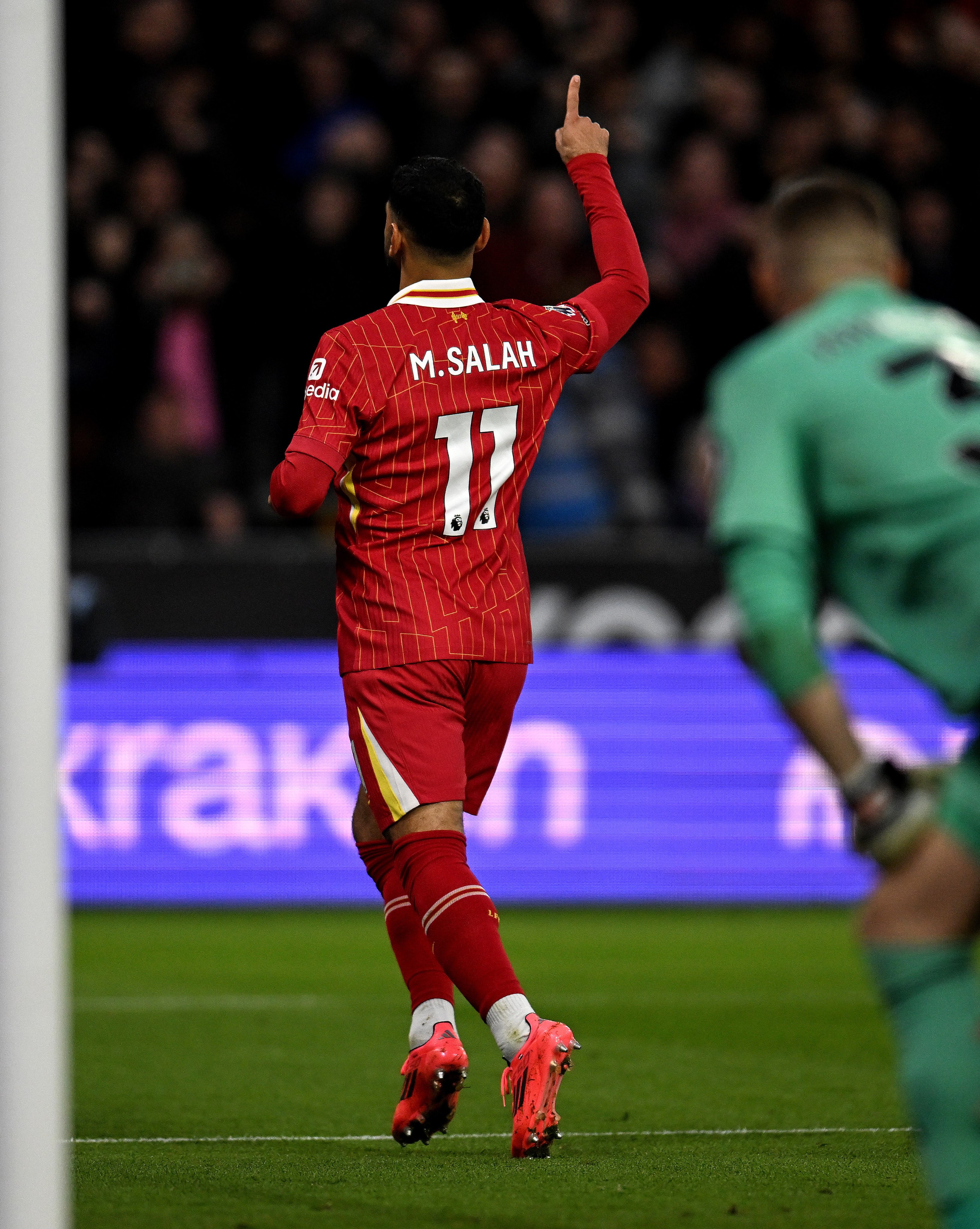 محمد صلاح يقود تشكيل ليفربول أمام بولونيا
