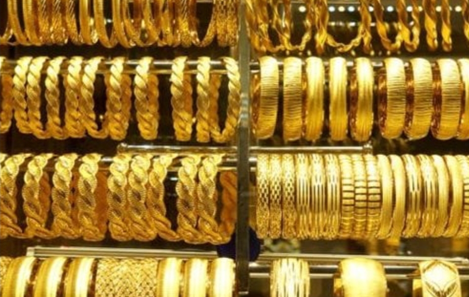 الذهب يخالف التوقعات  بعد تراجع الدولار