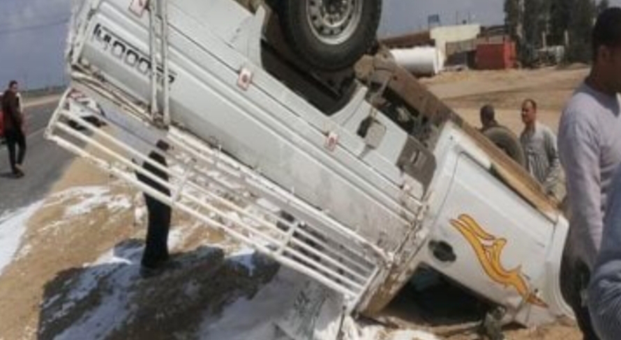 إصابة 7 أشخاص فى انقلاب سيارة ربع نقل بالمنيا