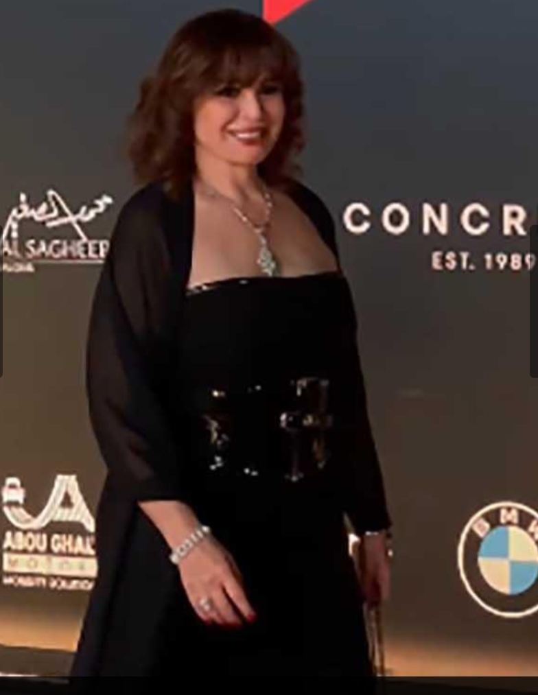 إطلالة أنيقة لـ إلهام شاهين فى مهرجان الجونة السينمائي