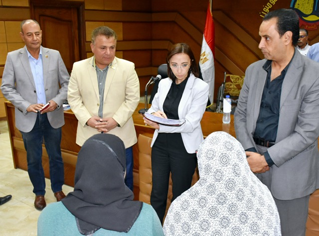 محافظ البحيرة تلبي طلبات المواطنين .. في اللقاء الأسبوعي