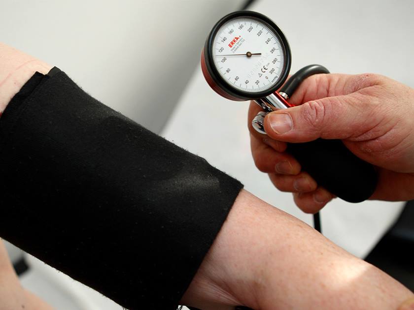 تقنية جديدة لقياس ضغط الدم .. بالموجات فوق الصوتية