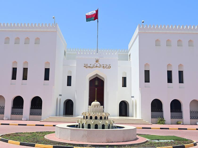 سلطنة عمان تعرب عن إدانتها الشديدة .. للقصف الجوي الإسرائيلي على إيران