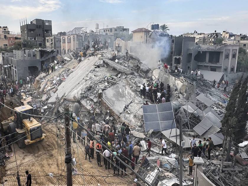 استشهاد 10 فلسطينيين وإصابة آخرين .. في قصف للاحتلال شمال ووسط غزة