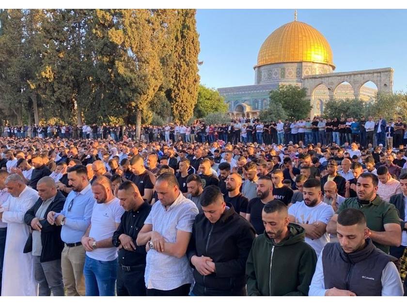 30 ألف فلسطيني .. أدوا صلاة الجمعة في المسجد الأقصى