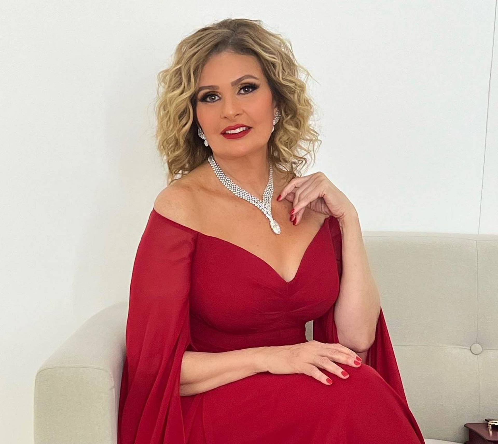 الفنانة يسرا .. تعتذر عن عدم حضور مهرجان القاهرة السينمائى