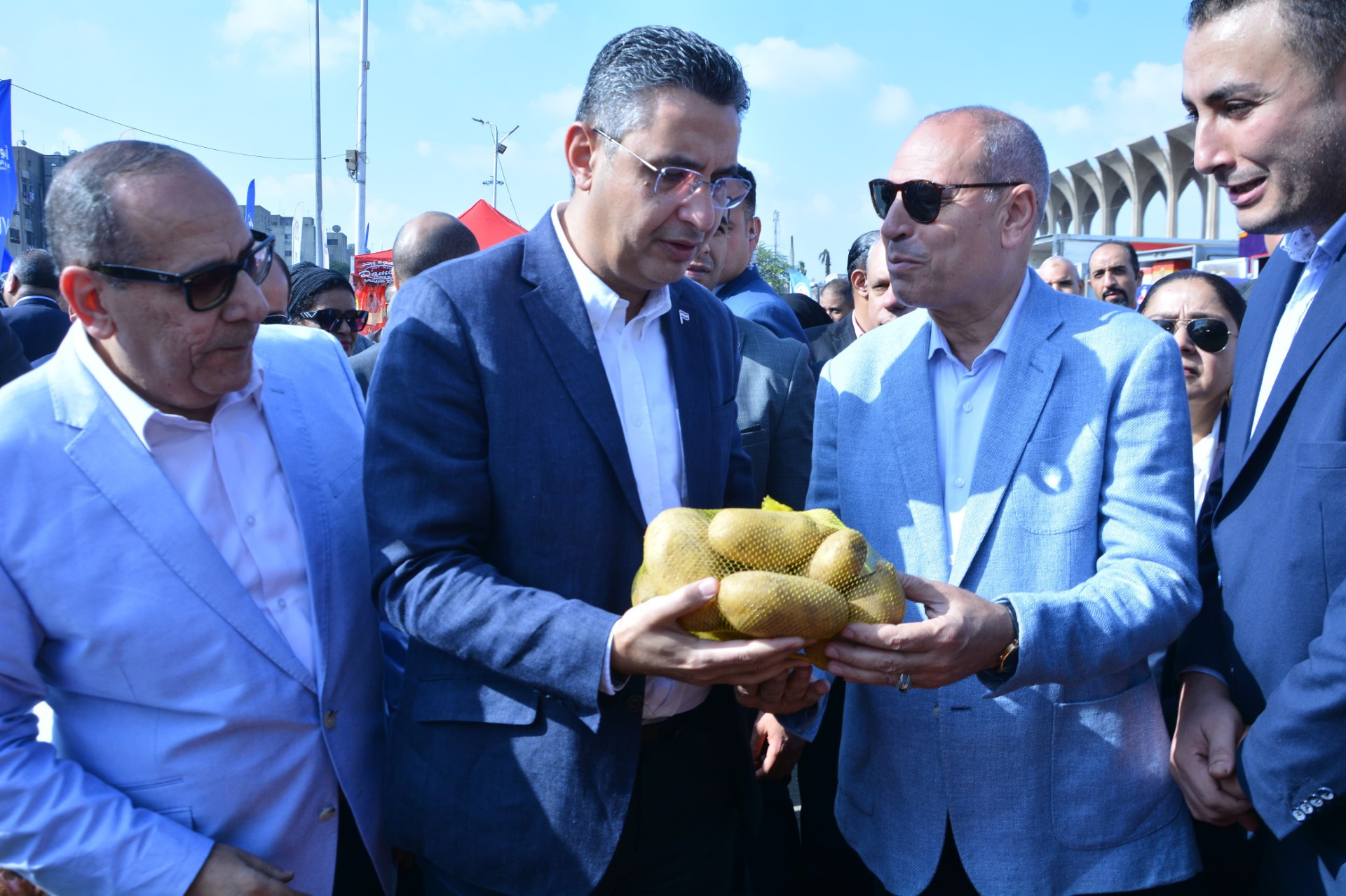 وزير التموين .. يفتتح سوق اليوم الواحد بمدينة نصر