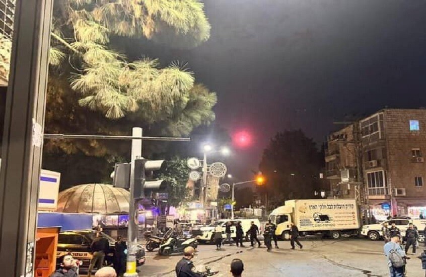 إلقاء قنبلتى إضاءة باتجاه منزل نتنياهو..