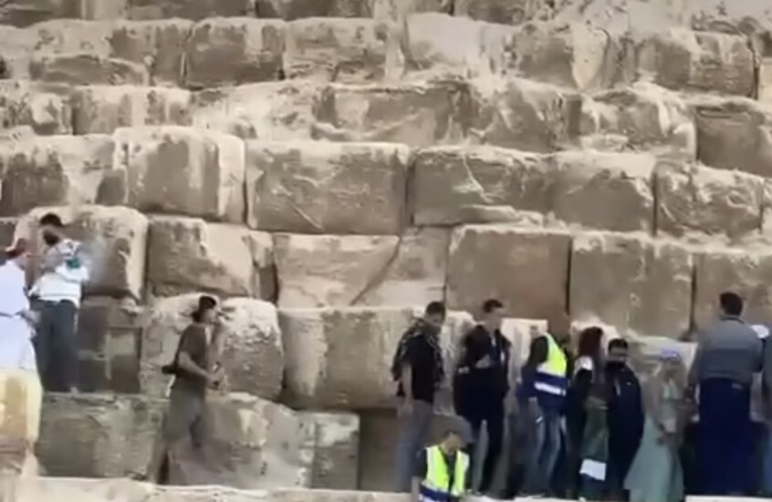 زاهى حواس : عملية التكسير فى الهرم الأكبر"خطأ كبير"