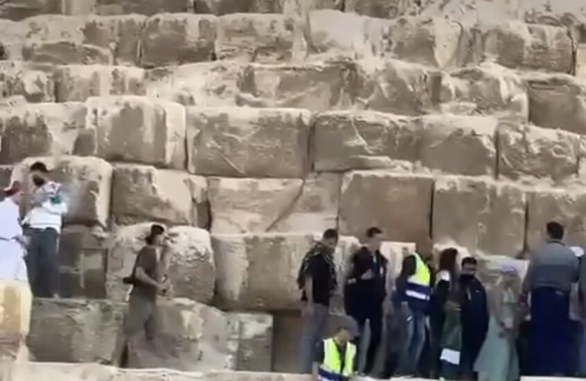 إحالة المتسببين عن واقعة حجارة الهرم الأكبر إلى التحقيق