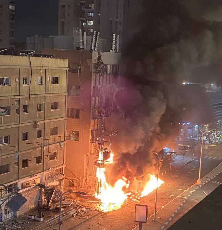 حزب الله يضرب تل أبيب ب4 صواريخ.. وانقطاع الكهرباء