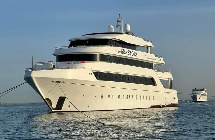 الناجون من غرق اللانش السياحى"سي ستورى": عشنا لحظات رعب فى البحر الأحمر - الخبر لايف