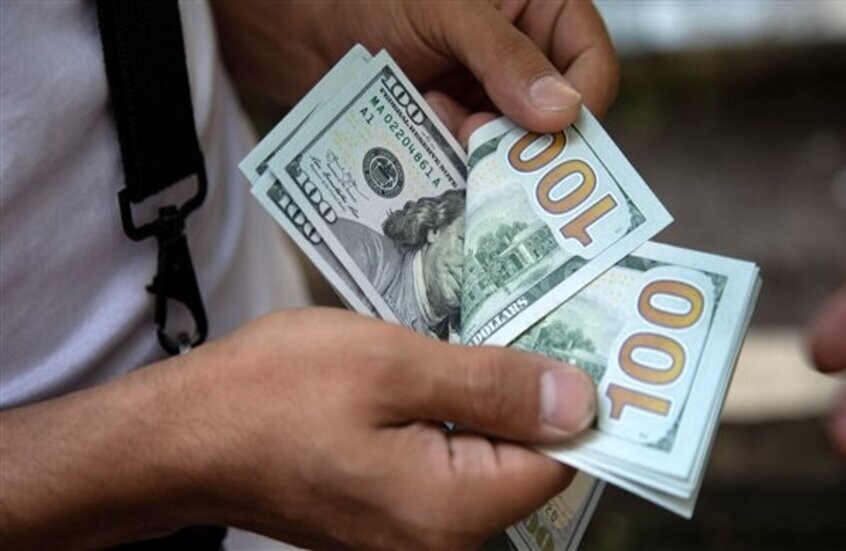 مدبولى يطمئن المصريين: لا تنزعجوا من زيادة سعر الدولار