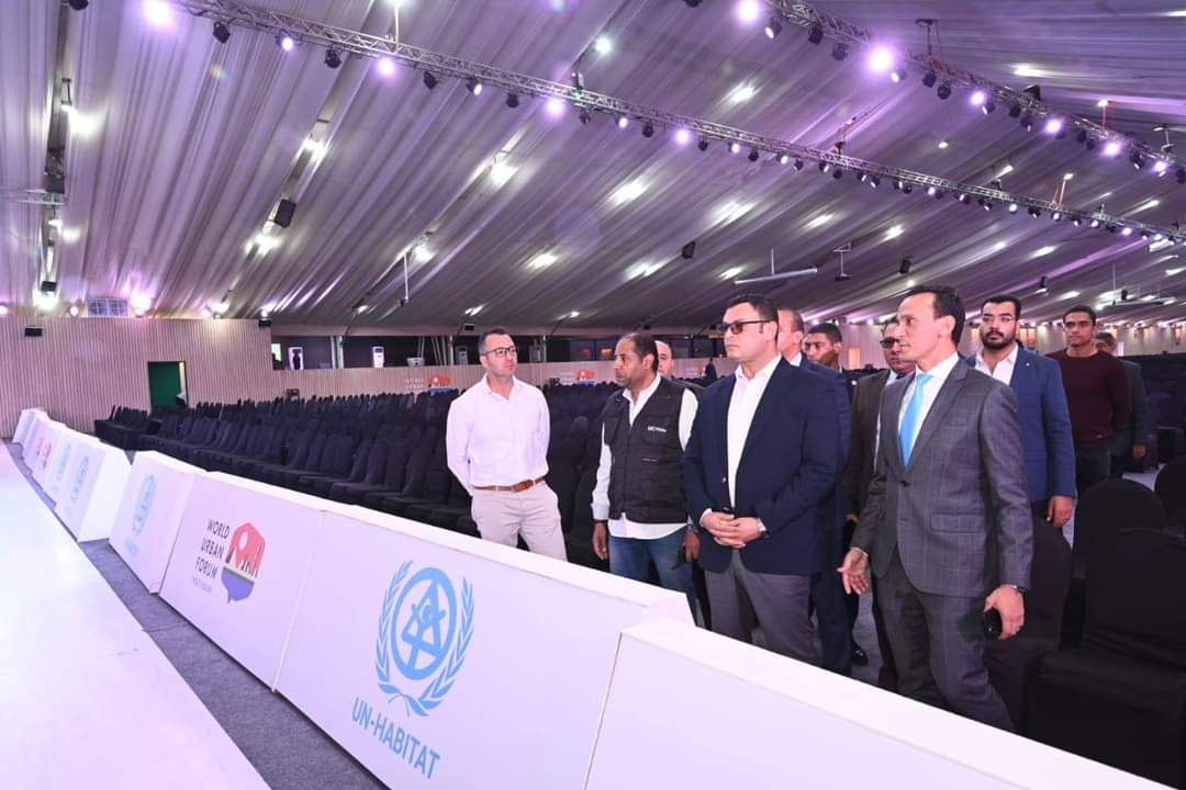 وزير الإسكان يتفقد اللمسات النهائية بمركز المنارة للمؤتمرات الدولية