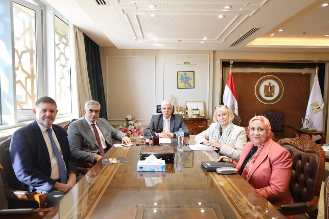 وزير التعليم العالى يبحث مع الرئيس التنفيذى لمؤسسة Advance HE تعزيز التعاون