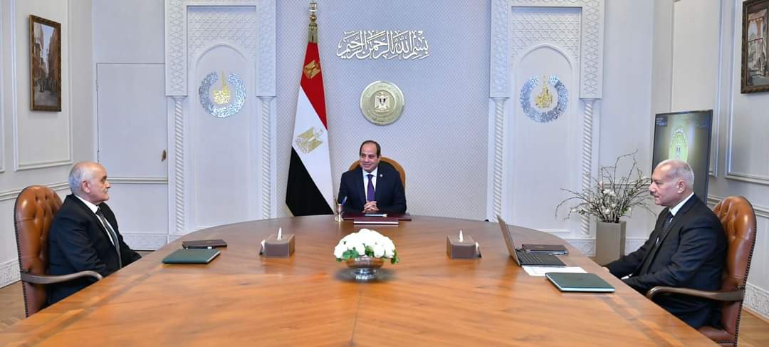 الرئيس : الوطن لا ولن ينسى تضحيات أبنائه المخلصين.. تقديم التكريم اللائق للشهداء والمصابين
