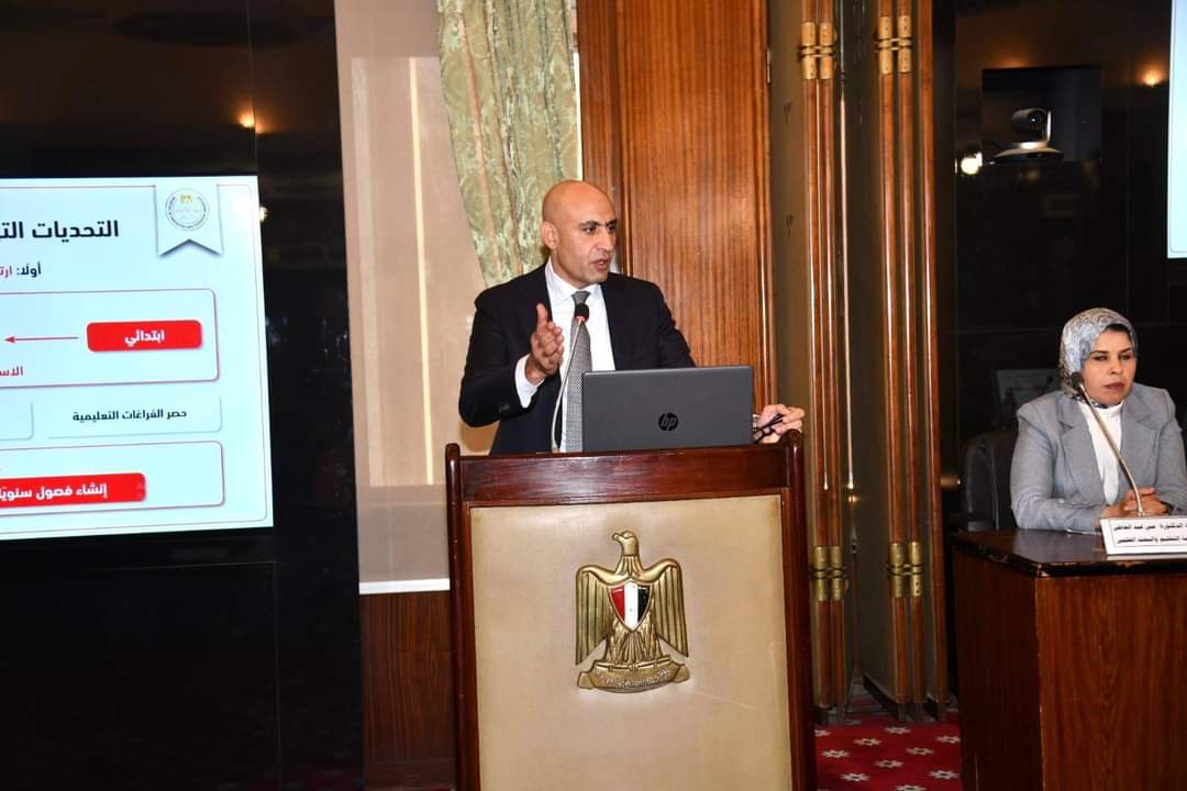 وزير التعليم يتقدم بخالص التعازى والمواساة لأسرة الطالب محمد عمر
