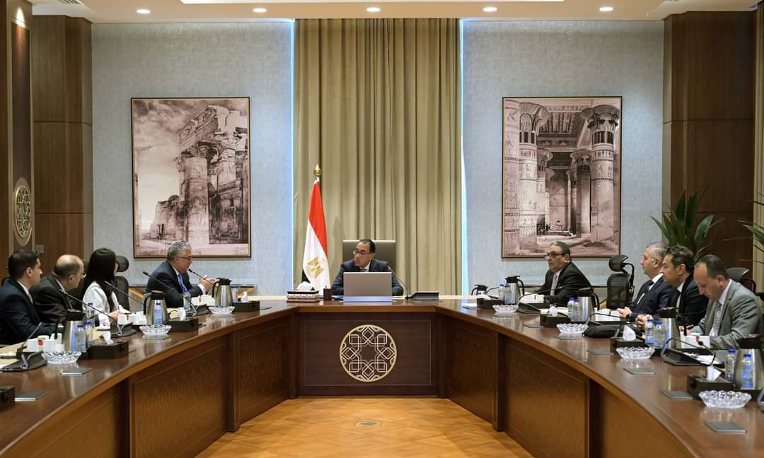 مدبولى : "مدينة النور" تجمع المصانع والورش الصغيرة والمتوسطة لإنتاج مكونات منتجات الإضاءة