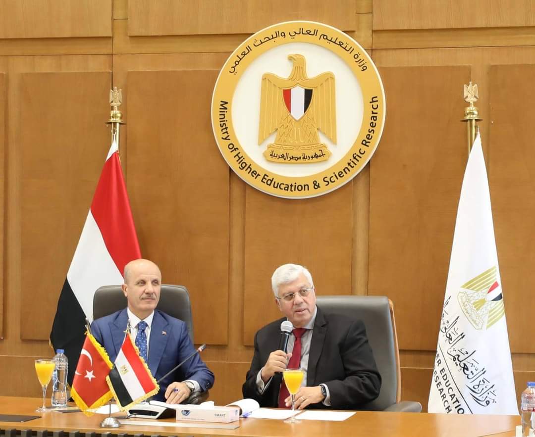 عاشور يبحث مع رئيس مجلس التعليم العالى التركى التعاون المُشترك 