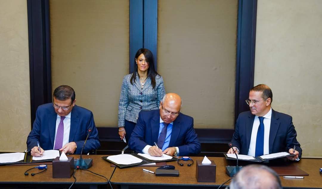 توقيع وثيقة مشروع القطن المصرى بين وزارتي الصناعة والزراعة ومنظمة "يونيدو"