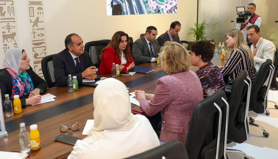 وزيرة التنمية المحلية تبحث مع وفد اتحاد البلديات الهولندية مجالات التعاون المشترك