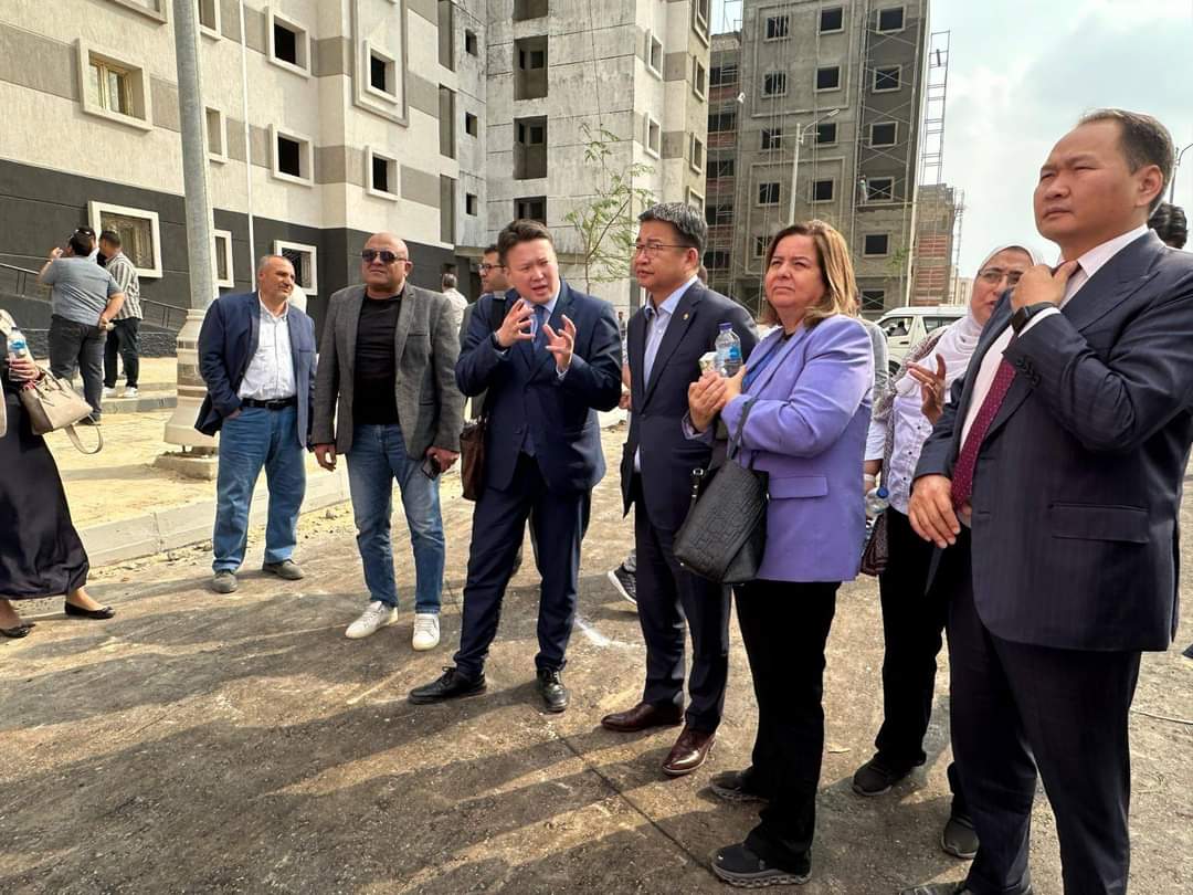وزير البنية التحتية والإسكان المنغولي يزور مدينة حدائق العاصمة 