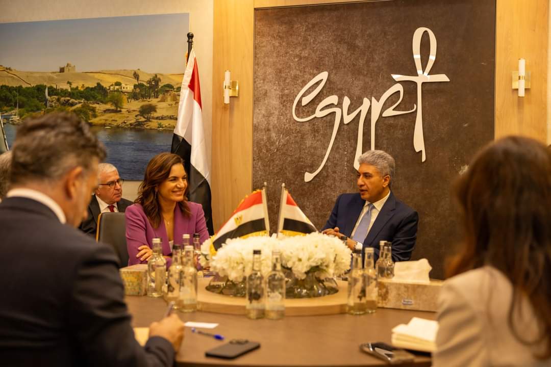 وزير السياحة يبحث مع نظيره اليونانى تعزيز التعاون المشترك