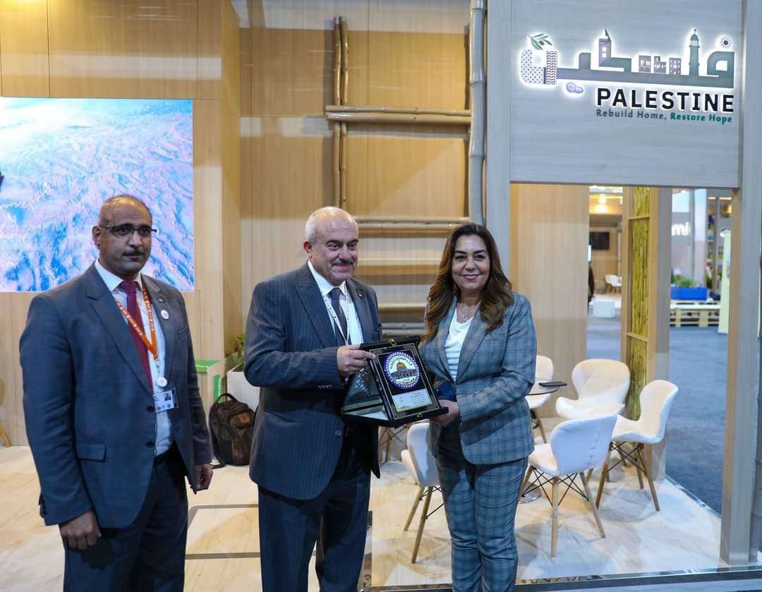 وزيرة التنمية المحلية تزور جناح فلسطين بالمنتدى الحضرى العالمى 