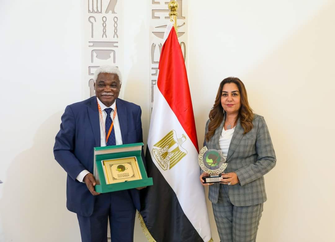 منال عوض تلتقى سكرتير عام منظمة المدن والحكومات المحلية المتحدة الأفريقية 
