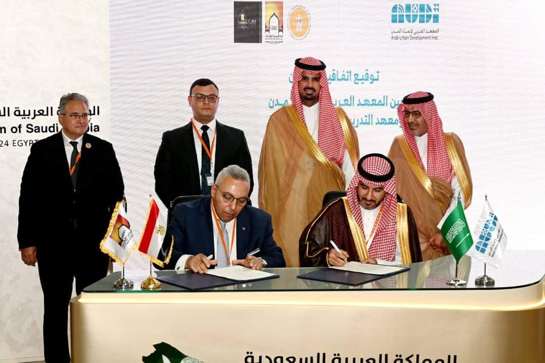 وزير الإسكان وأمير منطقة الرياض بالسعودية يشهدان توقيع بروتوكول تعاون للاستشارات والدراسات الحضرية والتدريب