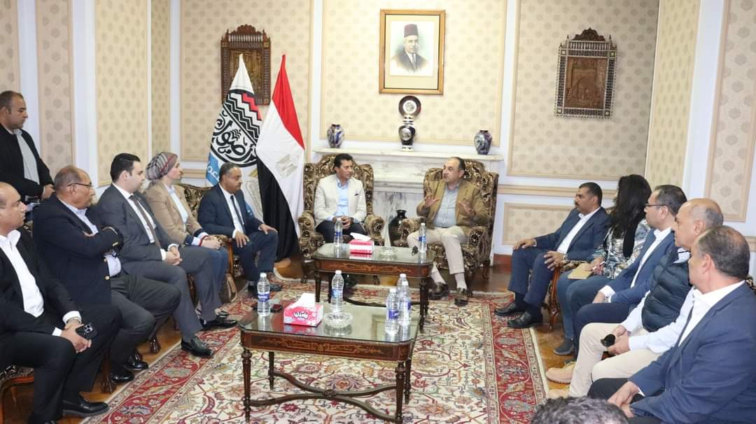 شيمى يبحث مع صبحى تطوير أندية الشركات