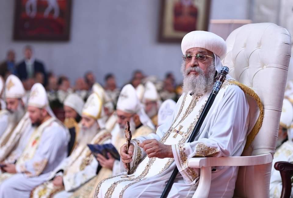 البابا تواضروس يصلي أول قداس فى المقر الجديد لكنيسة القديسين بـ "مثلث الأمل"