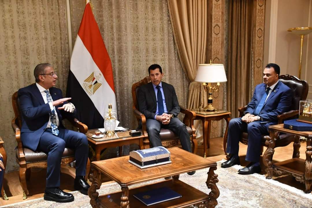 وزير الرياضة  يبحث مع محافظ الفيوم دعم وتطوير المدن الشبابية 
