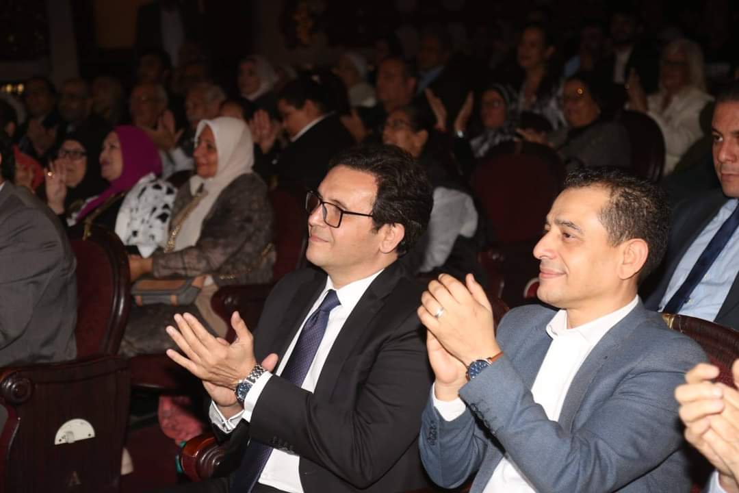 وزير الثقافة يشهد العرض المسرحى "مش روميو وجوليت" بالمسرح القومى