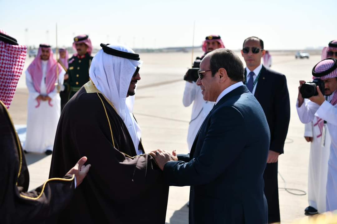 الرئيس يصل السعودية للمشاركة فى القمة العربية الإسلامية غير العادية
