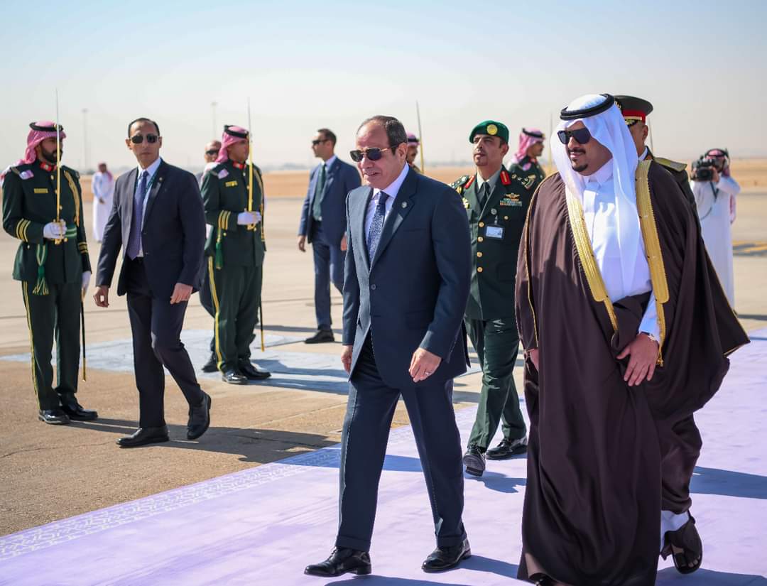 الرئيس يصل مقر انعقاد القمة العربية الإسلامية غير العادية بالرياض