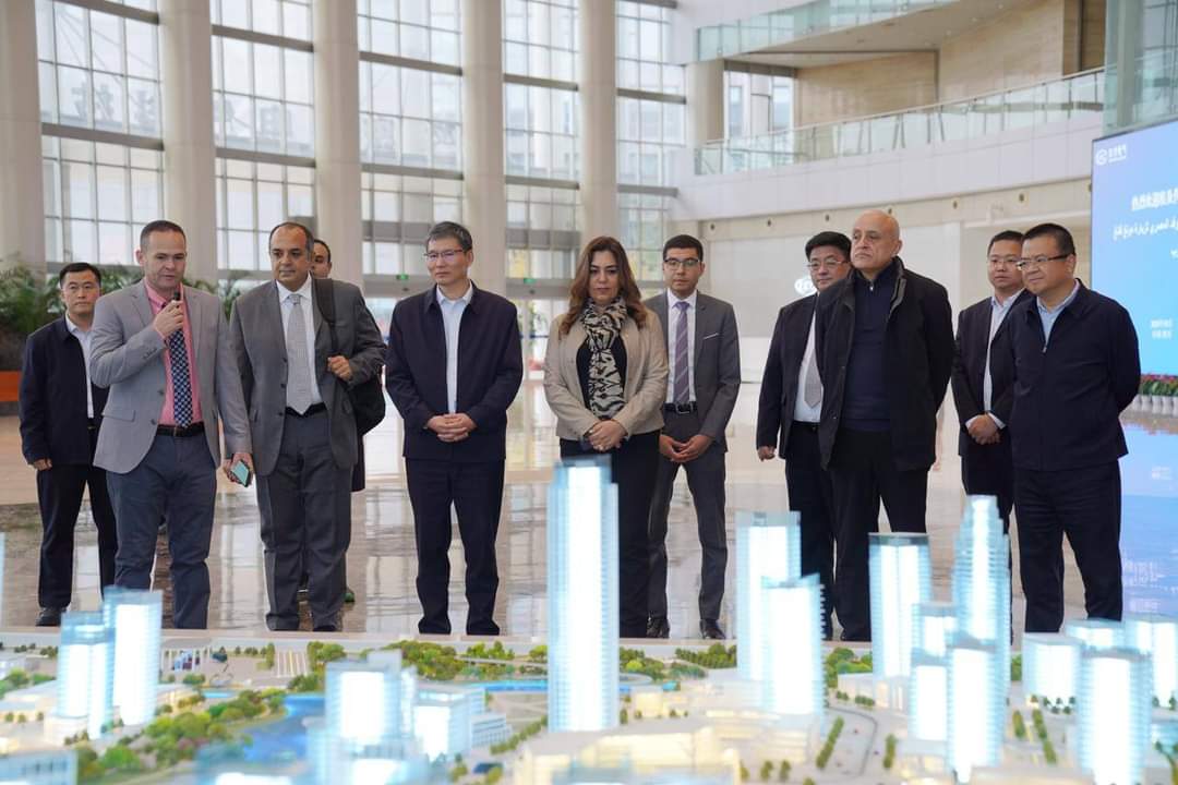 وزيرة التنمية المحلية ومحافظ الأقصر يزوران عدداً من الشركات الصينية