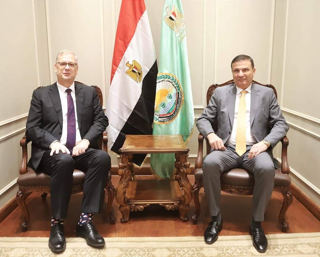 وزير الزراعة يبحث مع السفير الهولندى بالقاهرة سبل التعاون المشترك 