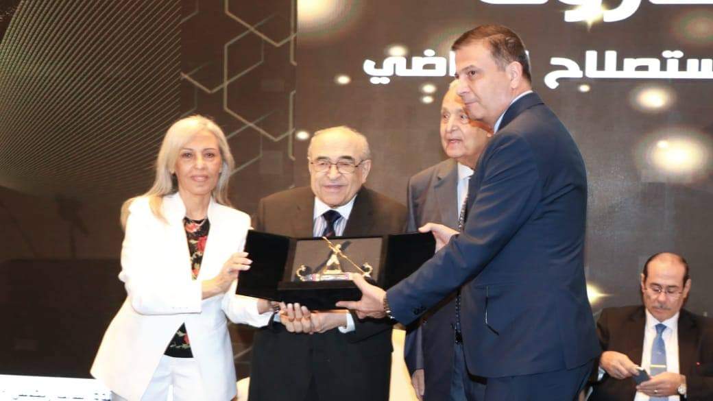 مؤتمر "الناس والبنوك" يكرم علاء فاروق وزير الزراعة