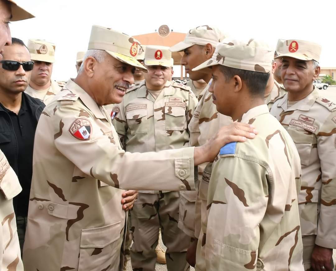وزير الدفاع يتفقد عددا من مراكز تدريب إعداد وتأهيل المجندين بالقوات المسلحة