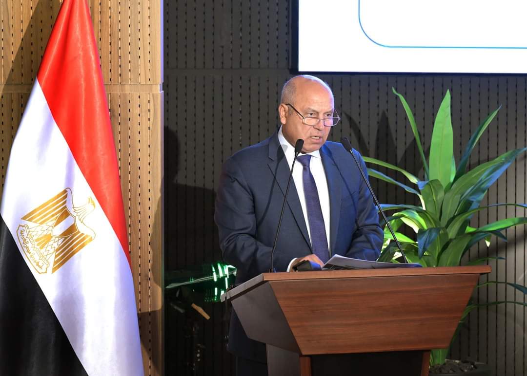 الوزير : توجيهات الرئيس.. توطين وتشجيع الصناعة المحلية بالشراكة مع القطاع الخاص