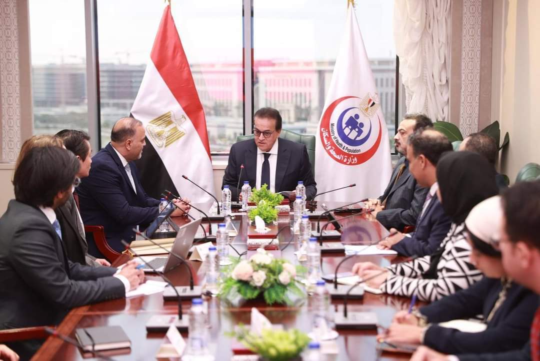 وزير الصحة يبحث مع وفد شركة جلاسكو (GSK) سبل التعاون 