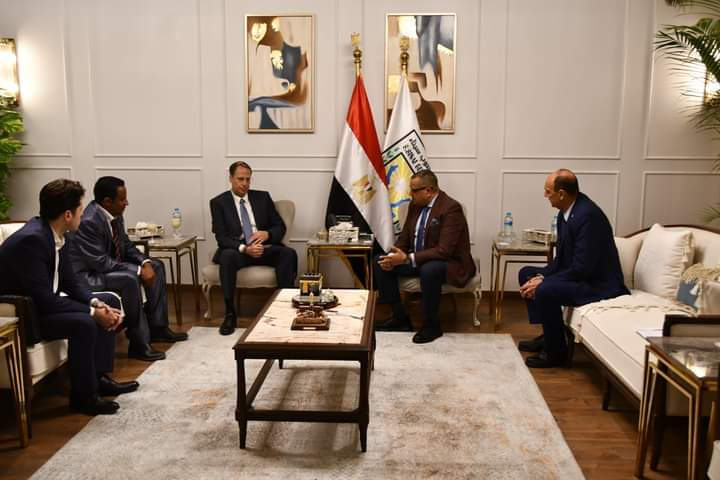 محافظ جنوب سيناء يبحث تنشيط السياحة الدينية اليونانية إلى سانت كاترين