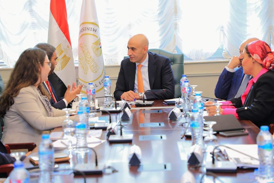 وزير التعليم يبحث مع فريق الشراكة العالمية من أجل التعليم ( GPE ) تعظيم فرص التعاون